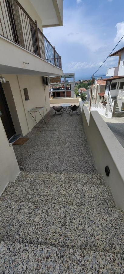 Theasis 3 Neos Marmaras