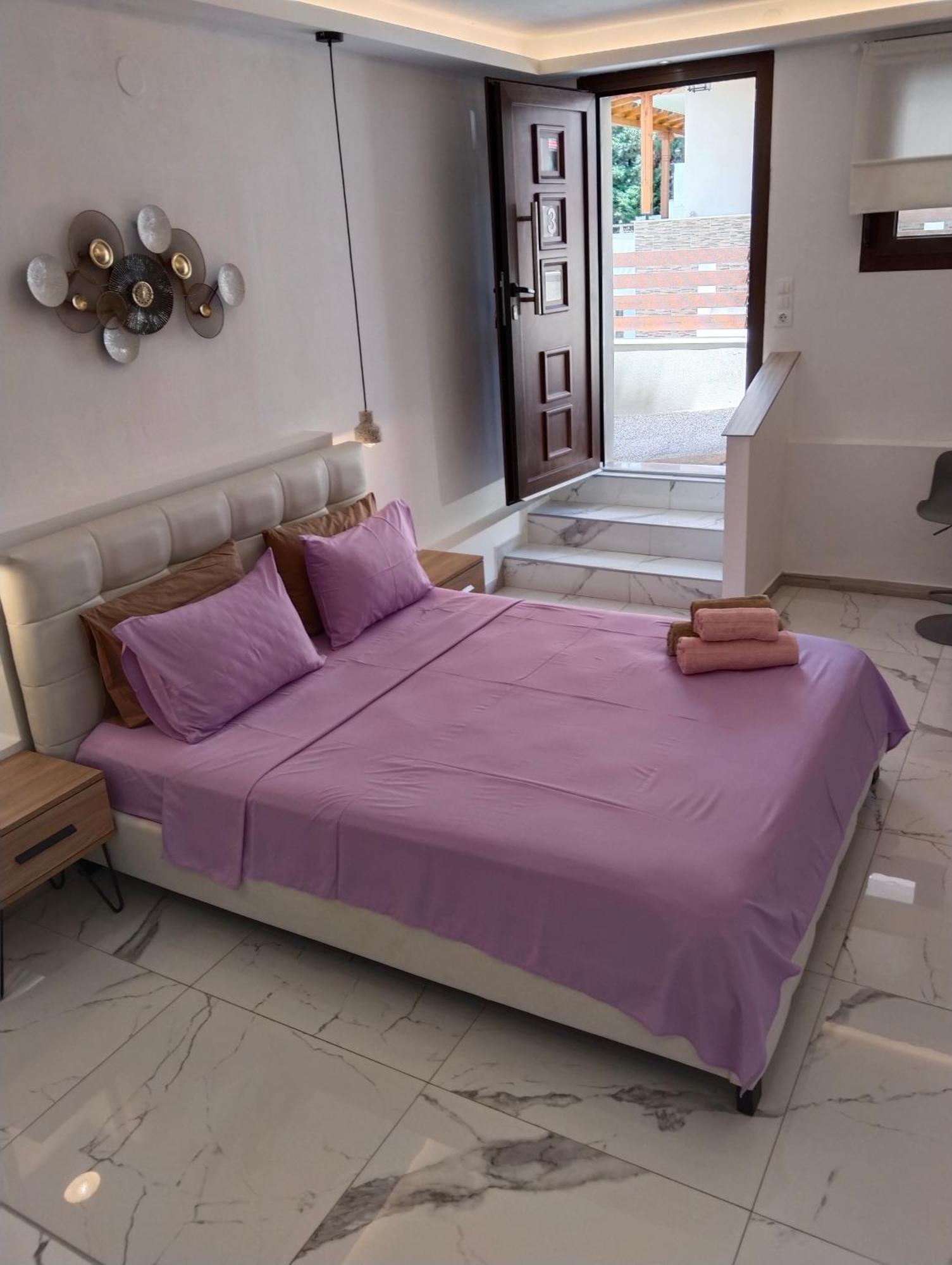 Theasis 3 * Neos Marmaras